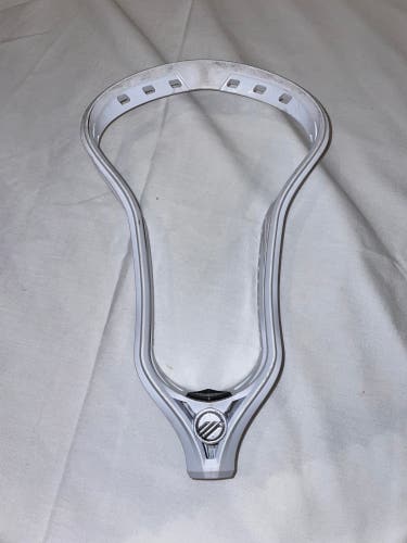 Used Maverik Kinetik Head white