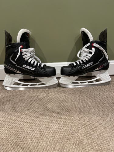 Junior Bauer Regular Width  Size 6 Vapor X3.5 Hockey Skates
