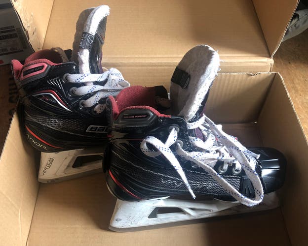 Used Bauer Regular Width  Size 2.5 Goalie Vapor X900 Hockey Skates