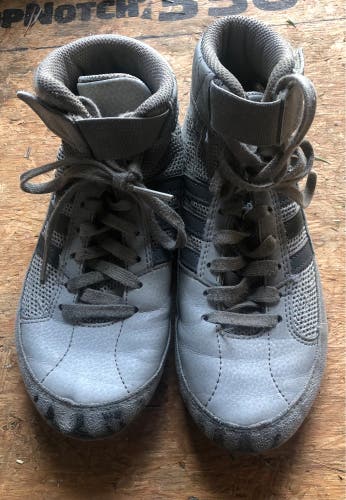 Used Adidas Youth Wrestling Shoes Size 1 1/2