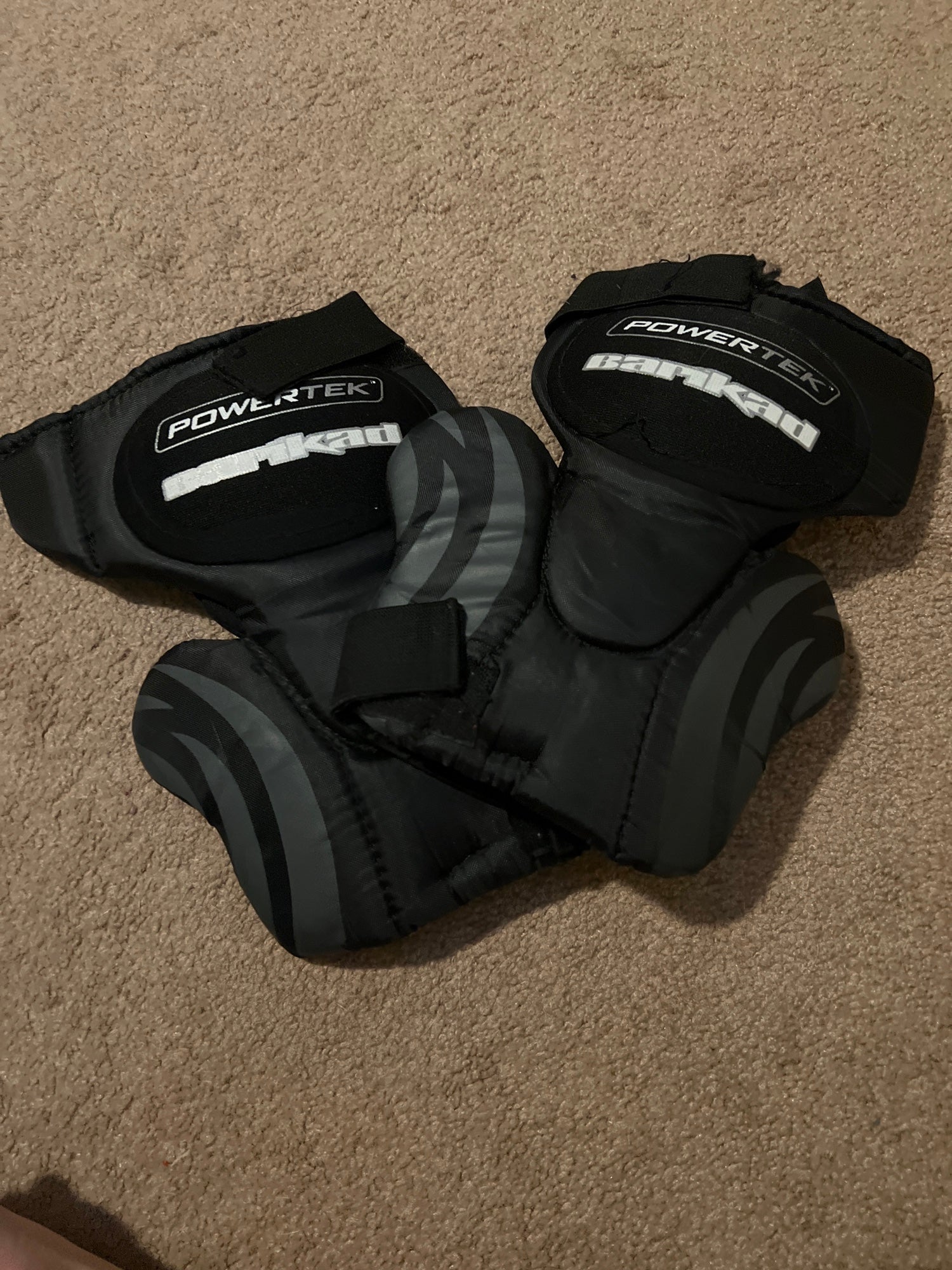 New Powertek Barikad junior knee guards thigh protector ice hockey goalie pads 
