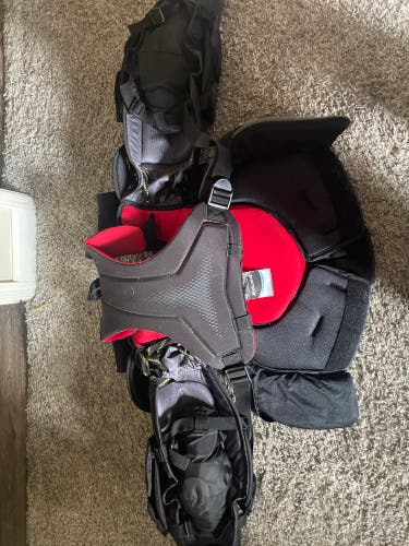 Used Medium Bauer Vapor X2.9 Goalie Chest Protector