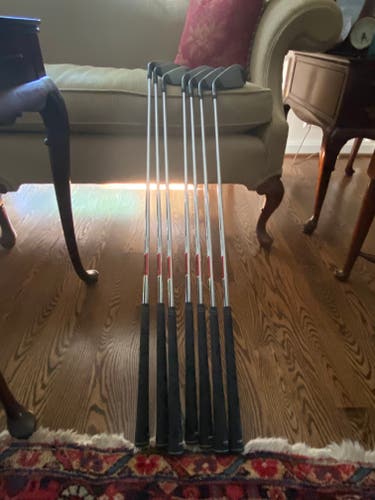 Adams XTD Mens Right Handed Iron Set G, P, 9, 8, 7, 6, 5.