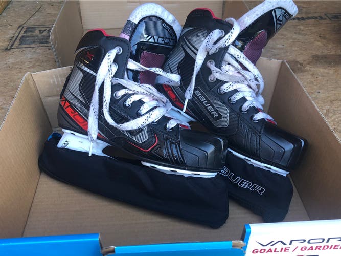 Used Bauer Regular Width Size 4 Vapor X2.7 Hockey Goalie Skates