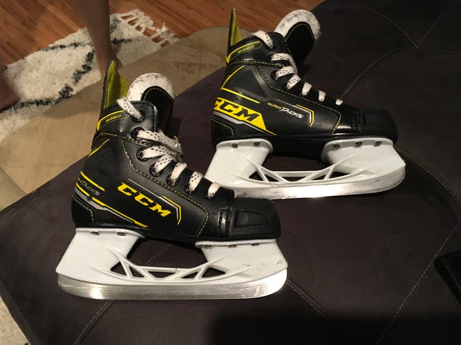 Youth Used CCM Super Tacks Hockey Skates Regular Width Size 12