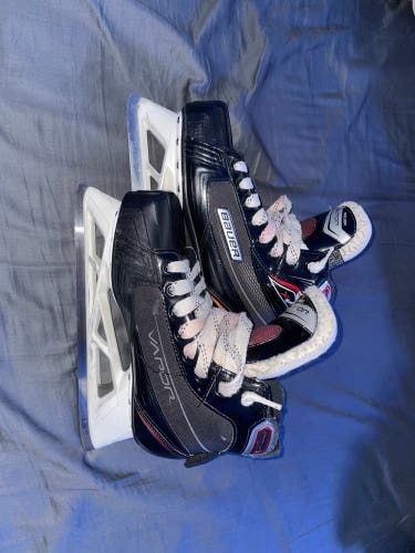 Used Bauer Regular Width Size 5 Vapor X700 Hockey Skates