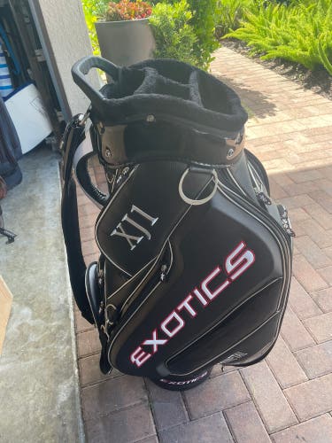 Exotics golf staff bag with shoulder strap