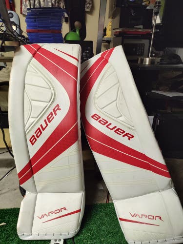 Used Large Bauer Vapor X900 Goalie Leg Pads