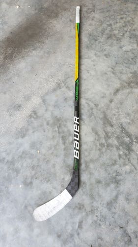 Used Senior Bauer Right Handed Supreme UltraSonic Hockey Stick P92