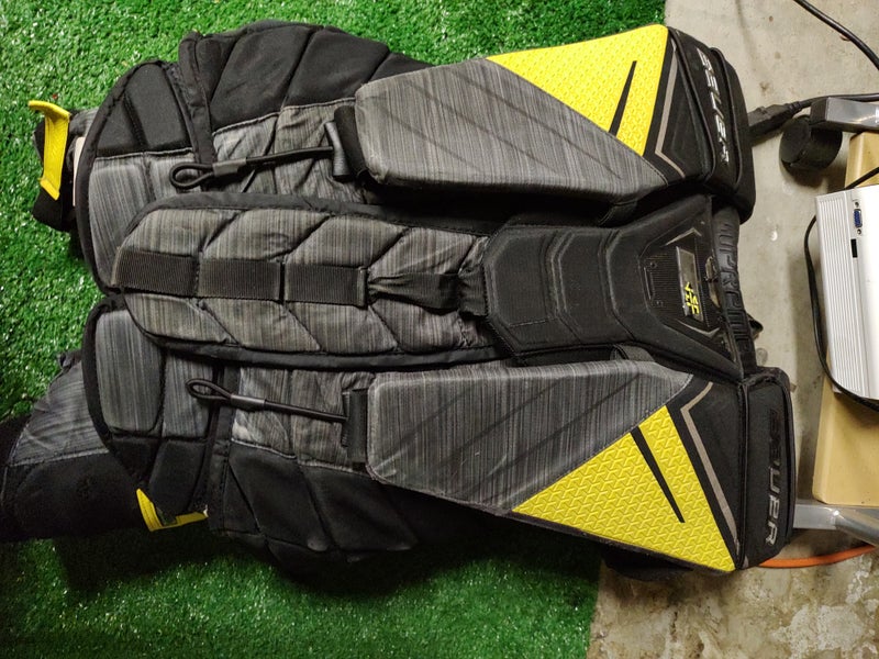 Used XL Bauer Supreme UltraSonic Goalie Chest Protector