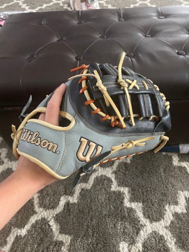 Wilson A2000 first base mitt