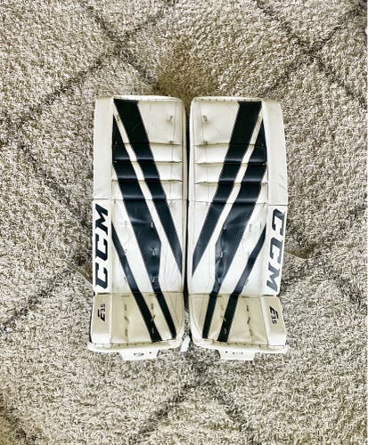 32+1 CCM Extreme Flex E3.5 Goalie Leg Pads