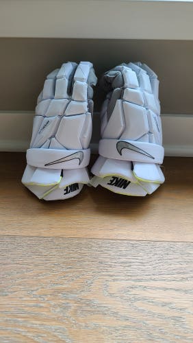 New Player's Nike Vapor Elite Lacrosse Gloves 13"