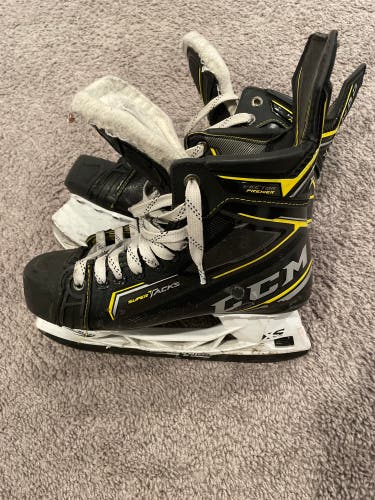 Used CCM Size 6.5 Super Tacks Hockey Skates