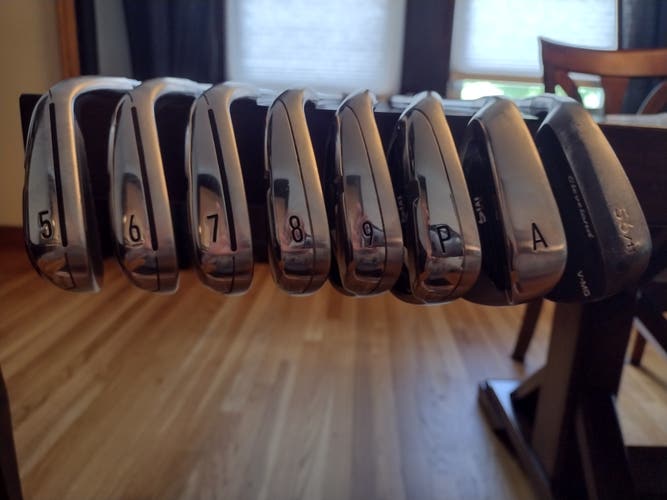 Used MENS TaylorMade Left Hand M4 Iron Set Regular Flex 8 Pieces Steel Shaft