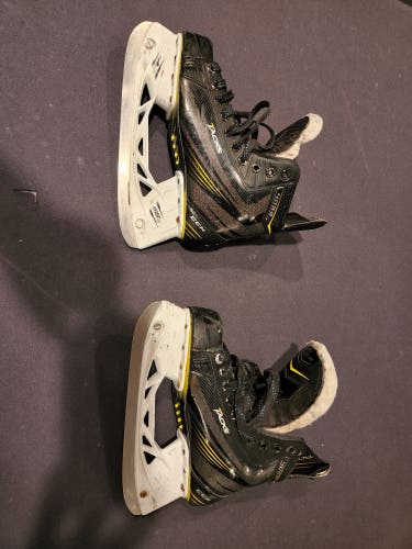 Junior Used CCM Tacks 4052 Hockey Skates Regular Width Size 4.5