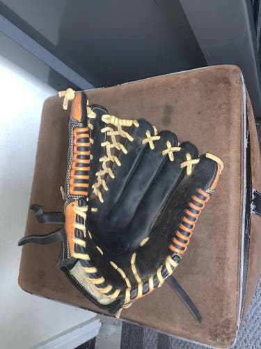 Louisville Slugger Outfield Glove