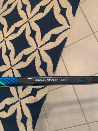 Senior Right Handed P92M Nexus Geo Hockey Stick
