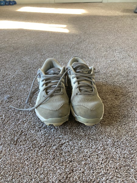 Gray Men's Molded Cleats Low Cut Compv1