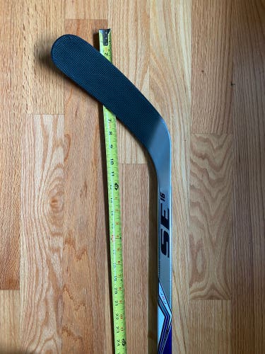 Intermediate Left Hand P88 65 Flex SE16 Hockey Stick