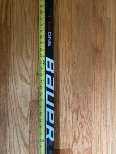 Pro Stock Bauer TotalOne 77 Flex PM9 Lefty Stick