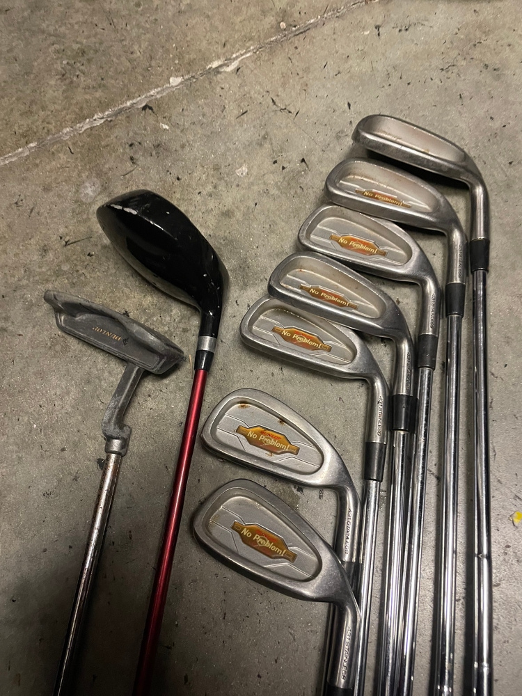 Golf set 9 Pc by Dunlop  In right Handed