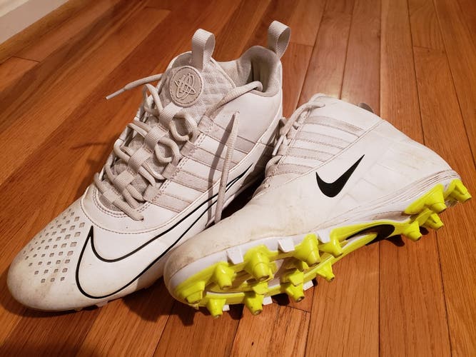 White Men's Adult Used Size 11 (Women's 12) Molded Cleats Nike Crosse Cleats