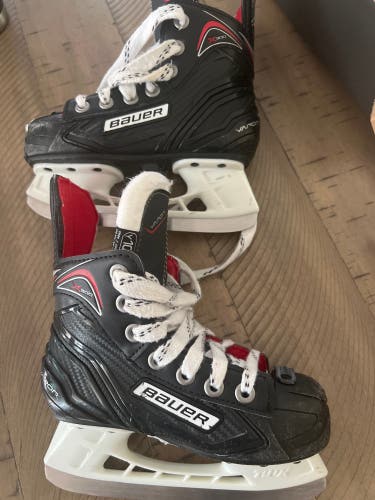 Used Bauer Regular Width  Size 10 Vapor X300 Hockey Skates