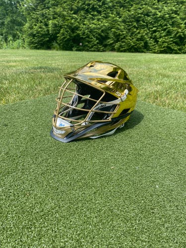 Notre Dame Player's Cascade S Helmet