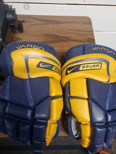 Used Bauer Pro Series Gloves 13"