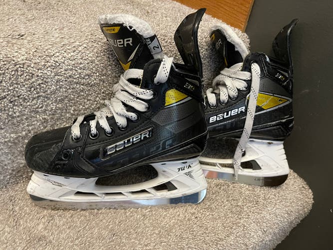 Bauer Extra Wide Width Size 2 Supreme 3S Pro Hockey Skates