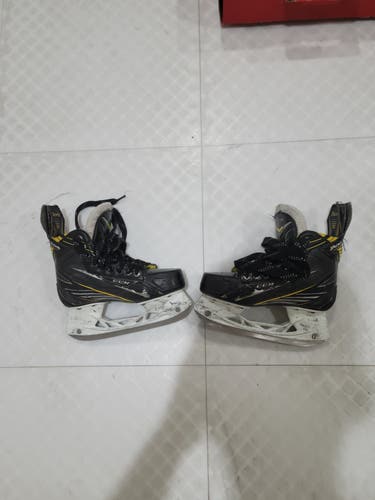 Junior Used CCM Tacks 6092 Hockey Skates Regular Width Size 4