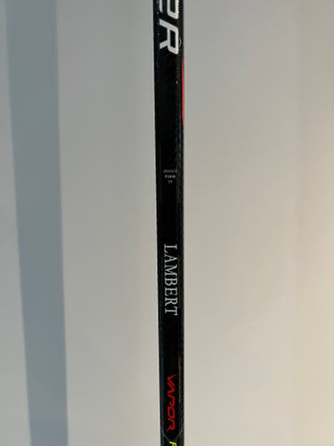 Senior New Right Handed Bauer Vapor FlyLite Hockey Stick P28M Pro Stock