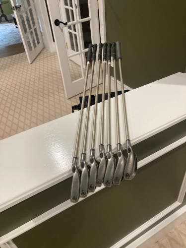 Women's Right Handed Regular Flex Graphite Shaft Steelhead X-14 Iron Set