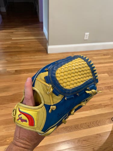 Kubota Slugger glove