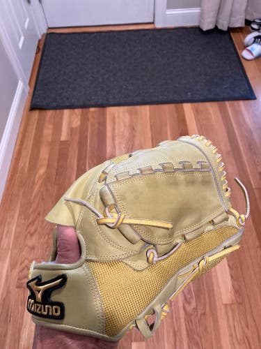 Custom Mizuno Glove