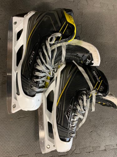 Used CCM Regular Width Size 9.5 Tacks 9080 Hockey Goalie Skates