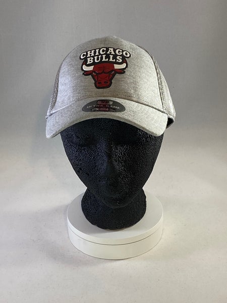 Ultra Game NBA Chicago Bulls Retro Team Logo Grey Flex Fit