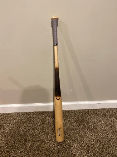 Wood (-3) 31 oz 34" MM8 Bat