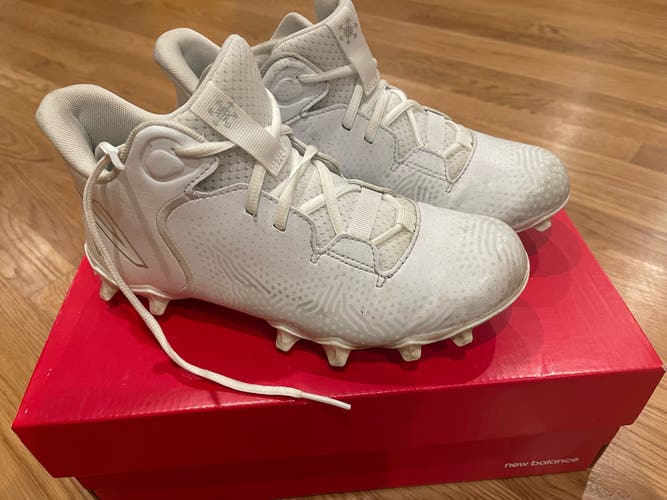 White Youth Used Men's Size 6.0 (Women's 7.0) Turf Cleats New Balance High Top Freeze