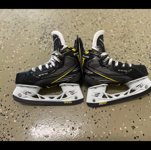 Junior New CCM Tacks Classic Pro Hockey Skates Regular Width Size 1.5