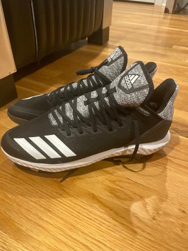 Black Men's Metal Low Cut Icon