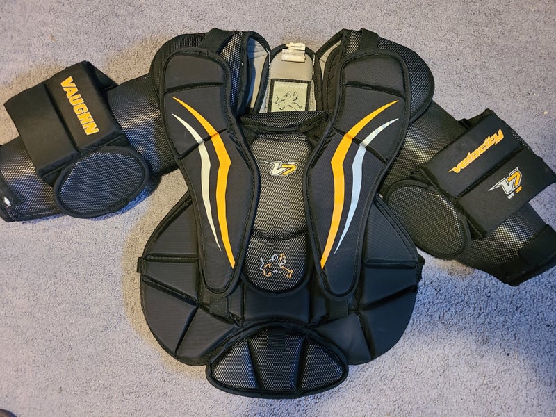 Goalie Vaughn Velocity V7 XF Pro Carbon Chest and Arm Protector - Junior Small
