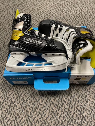 Bauer Supreme 3S Youth size 12.5 D width skates