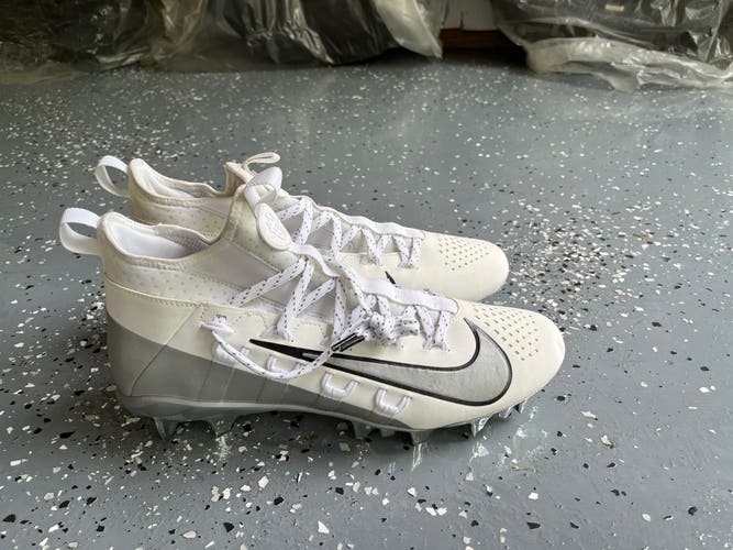 Adult Size 12 (Women's 13) Nike