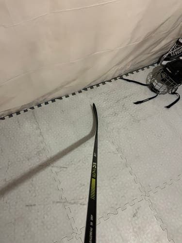 Intermediate Right Handed W88M  Alpha DX Hockey Stick