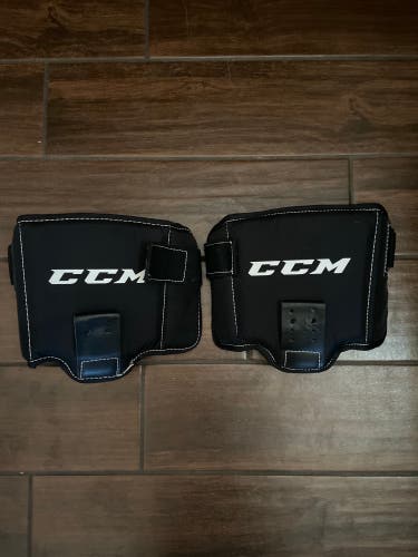 New Sr CCM Goalie Knee/thigh Pads