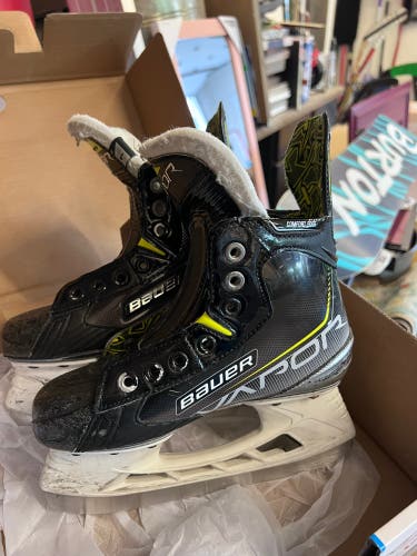 Bauer 3X vapor hockey skates. Size 1 youth