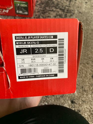 Used CCM Regular Width  Size 2.5 JetSpeed FT370 Hockey Skates