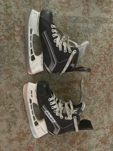 Used Bauer Regular Width Size 3 X300 Hockey Skates
